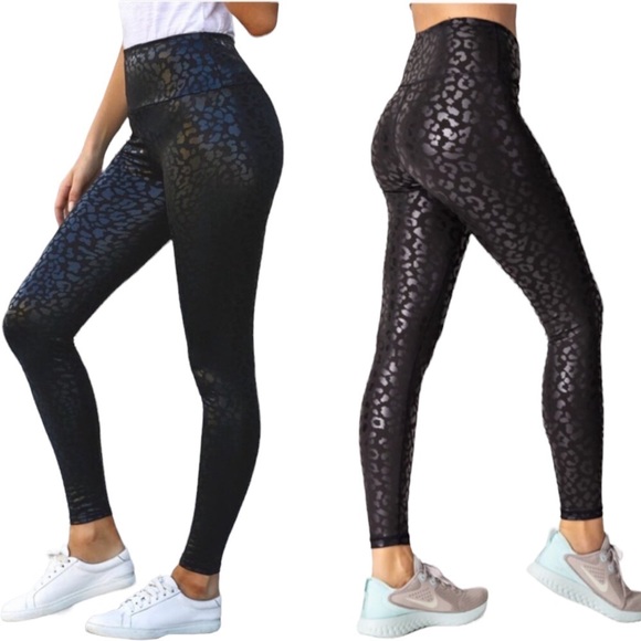 BLACK HIGH QUALITY EMBOSSED LEOPARD YOGA LEGGING - Picture 2 of 5